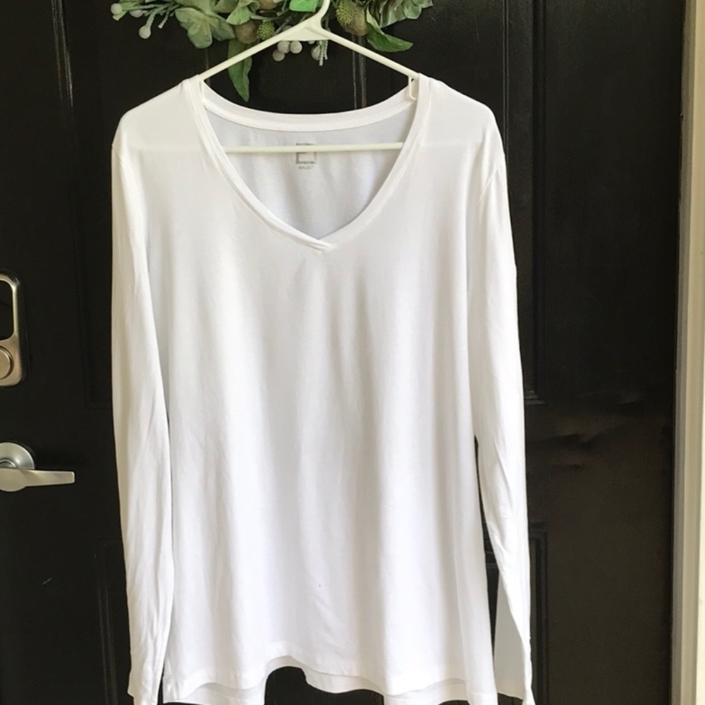 JCP brand white long sleeve v neck tee. Size XXL
